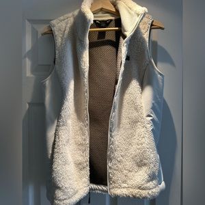 Women’s cream, colored fleece, fuzzy, zip up vest